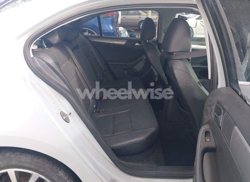 Photo 8 of 2017 Volkswagen Jetta 1.4T SE (VIN 3VWDB7AJ2HM285690)