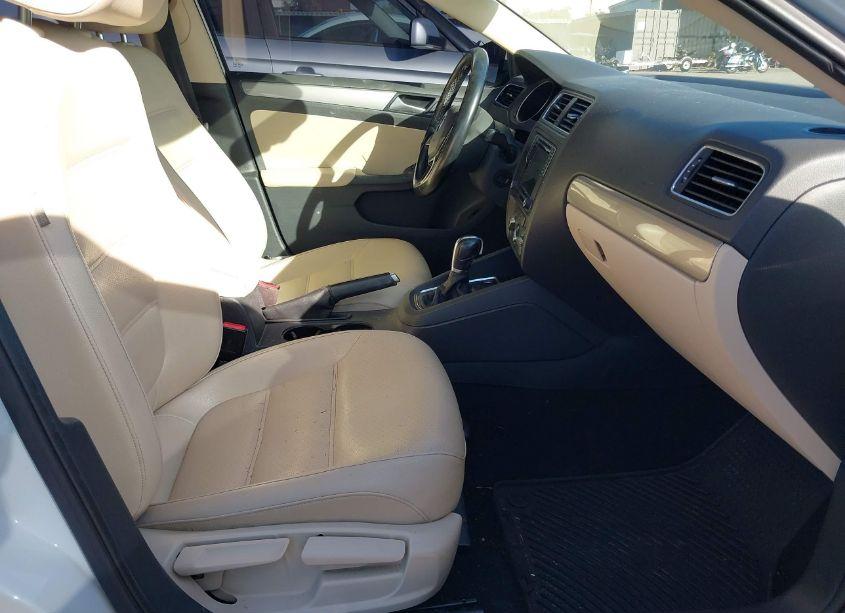 Photo 5 of 2017 Volkswagen Jetta 1.4T SE (VIN 3VWDB7AJ2HM290162)