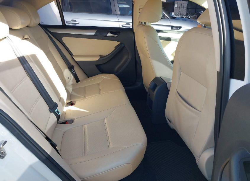 Photo 8 of 2017 Volkswagen Jetta 1.4T SE (VIN 3VWDB7AJ2HM290162)