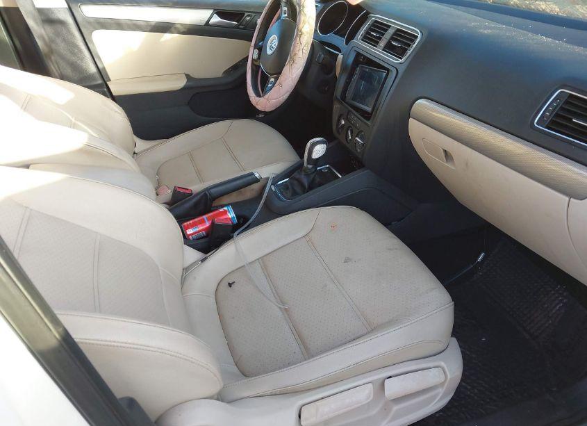 Photo 5 of 2017 Volkswagen Jetta 1.4T SE (VIN 3VWDB7AJ2HM307199)