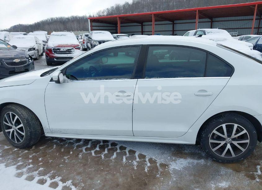 Photo 15 of 2017 Volkswagen Jetta 1.4T SE (VIN 3VWDB7AJ2HM321006)