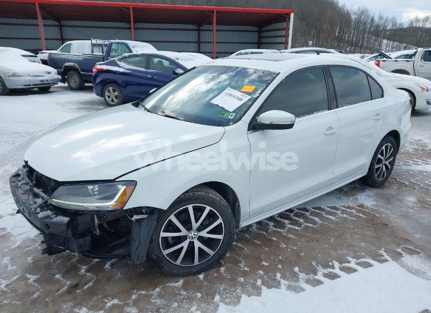 Photo 2 of 2017 Volkswagen Jetta 1.4T SE (VIN 3VWDB7AJ2HM321006)