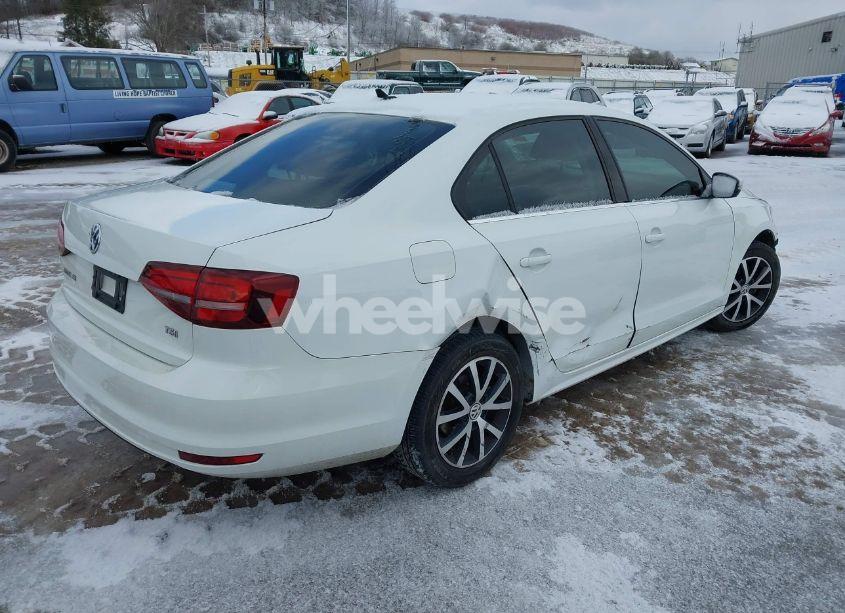 Photo 4 of 2017 Volkswagen Jetta 1.4T SE (VIN 3VWDB7AJ2HM321006)