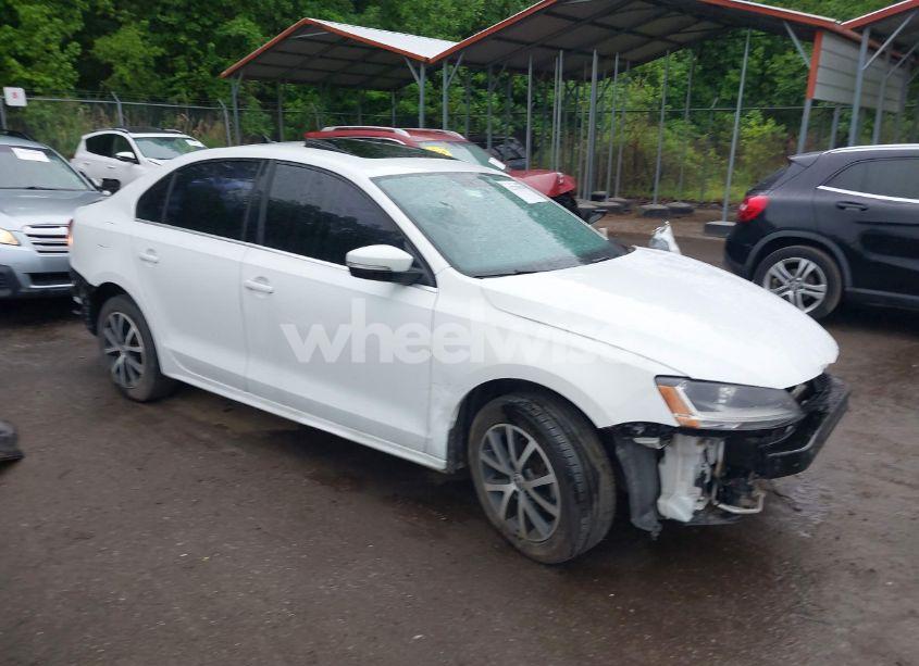 2017 Volkswagen Jetta 1.4T SE (VIN 3VWDB7AJ2HM349937) main photo