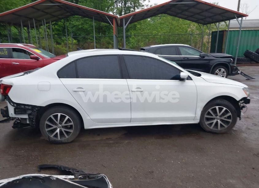 Photo 12 of 2017 Volkswagen Jetta 1.4T SE (VIN 3VWDB7AJ2HM349937)