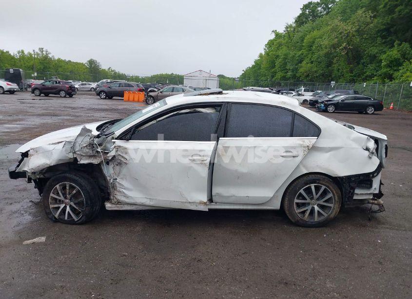 Photo 13 of 2017 Volkswagen Jetta 1.4T SE (VIN 3VWDB7AJ2HM349937)