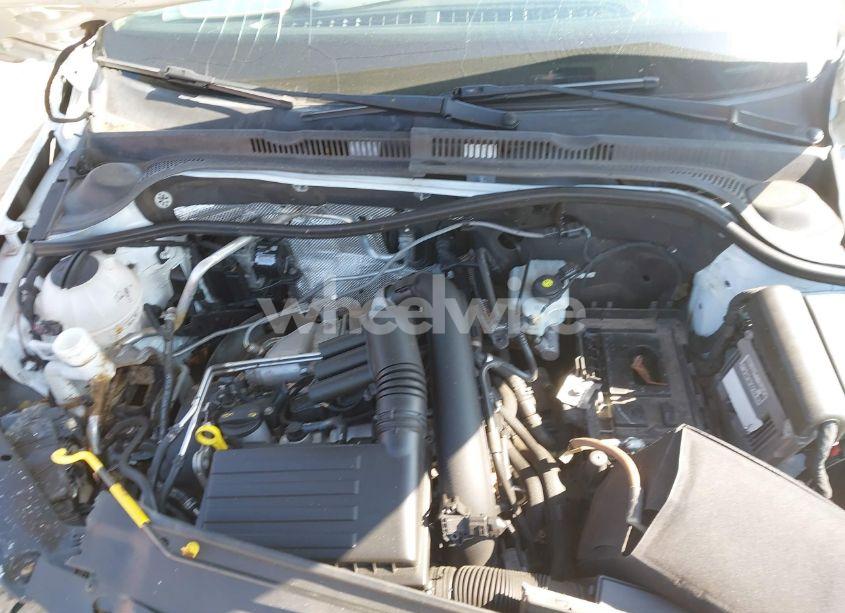 Photo 10 of 2017 Volkswagen Jetta 1.4T SE (VIN 3VWDB7AJ2HM369038)