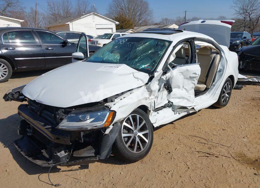 Photo 2 of 2017 Volkswagen Jetta 1.4T SE (VIN 3VWDB7AJ2HM369038)