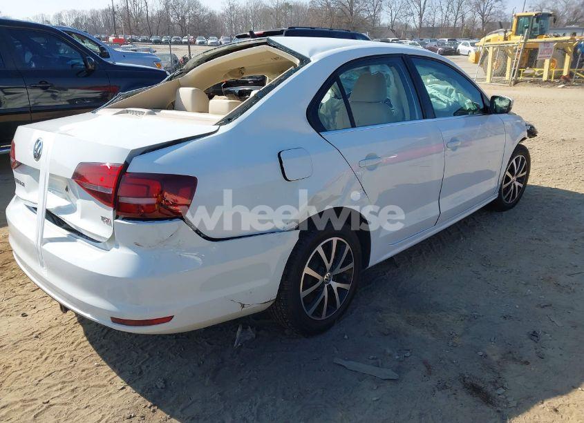 Photo 4 of 2017 Volkswagen Jetta 1.4T SE (VIN 3VWDB7AJ2HM369038)