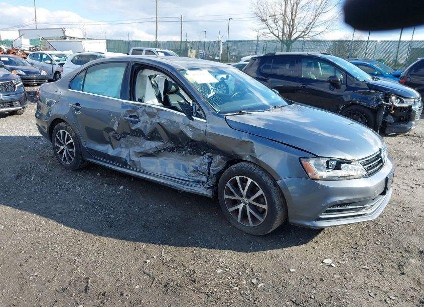 2017 Volkswagen Jetta 1.4T SE (VIN 3VWDB7AJ2HM394456) main photo