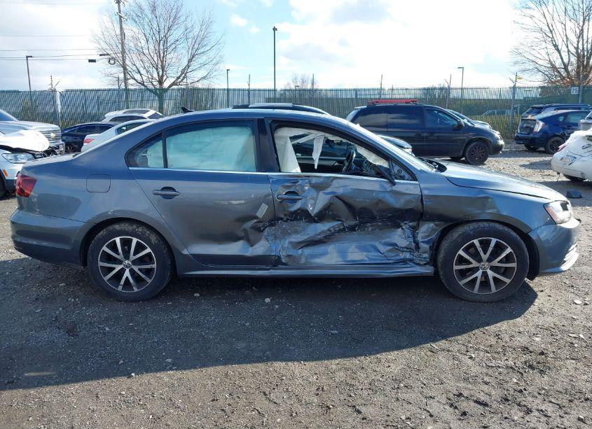 Photo 12 of 2017 Volkswagen Jetta 1.4T SE (VIN 3VWDB7AJ2HM394456)