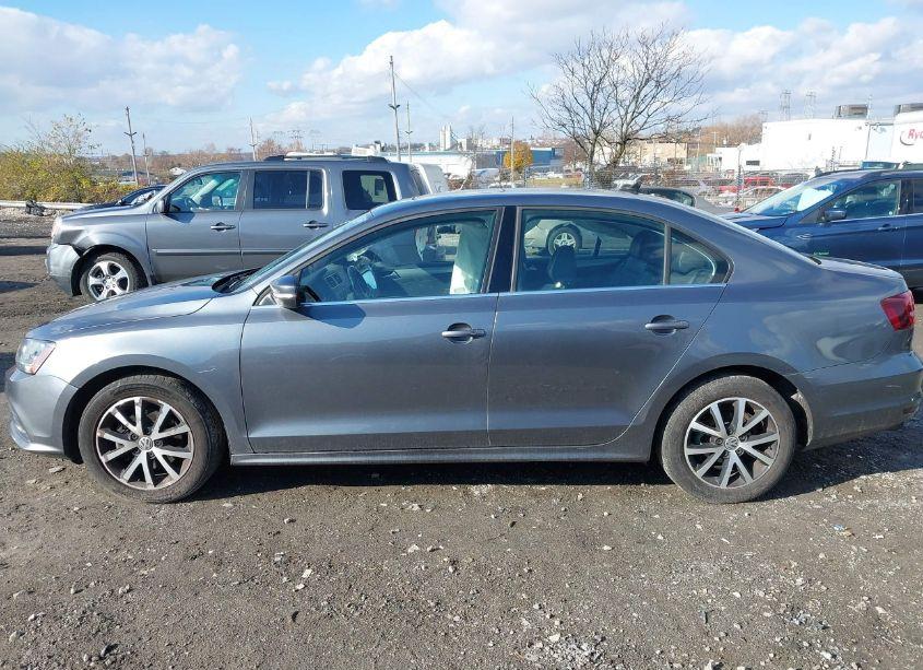 Photo 13 of 2017 Volkswagen Jetta 1.4T SE (VIN 3VWDB7AJ2HM394456)