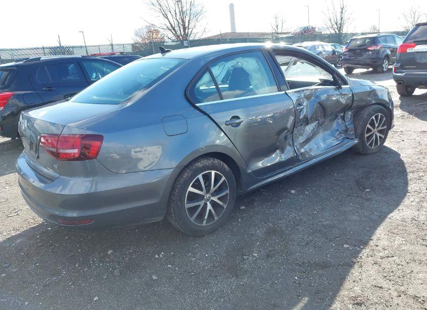 Photo 4 of 2017 Volkswagen Jetta 1.4T SE (VIN 3VWDB7AJ2HM394456)