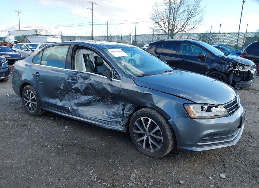 Photo 6 of 2017 Volkswagen Jetta 1.4T SE (VIN 3VWDB7AJ2HM394456)