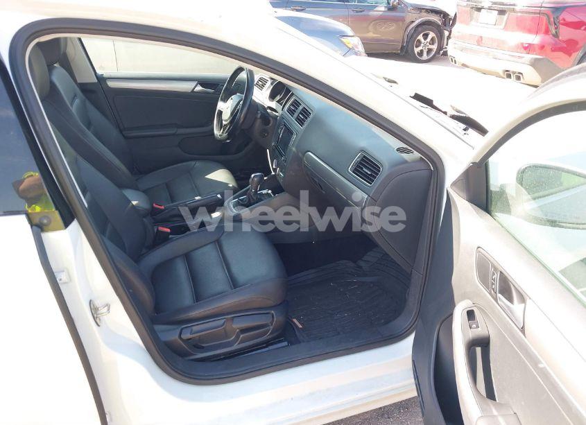 Photo 5 of 2018 Volkswagen Jetta 1.4T SE/1.4T WOLFSBURG EDITION (VIN 3VWDB7AJ2JM220070)