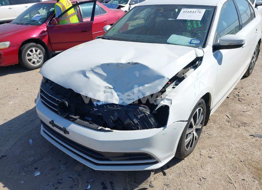 Photo 6 of 2018 Volkswagen Jetta 1.4T SE/1.4T WOLFSBURG EDITION (VIN 3VWDB7AJ2JM220070)