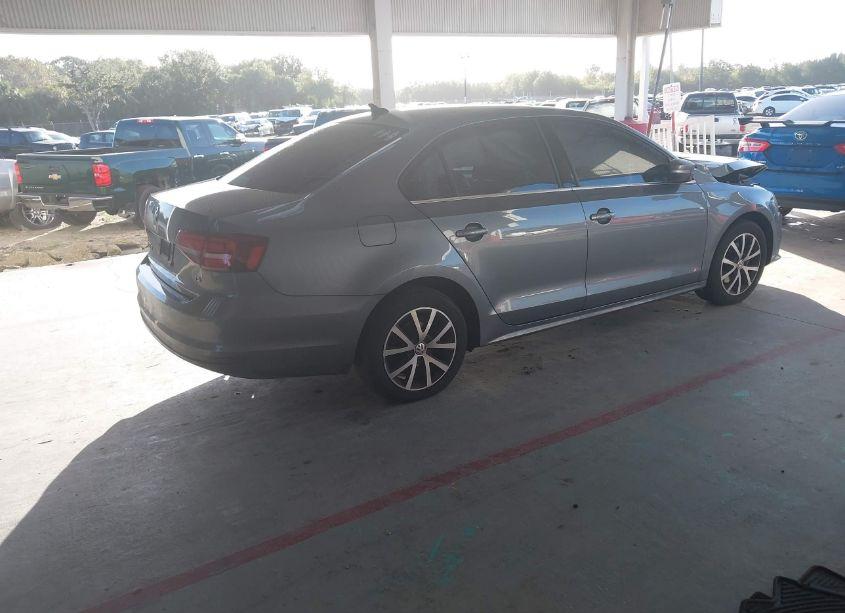 Photo 4 of 2017 Volkswagen Jetta 1.4T SE (VIN 3VWDB7AJ3HM216068)