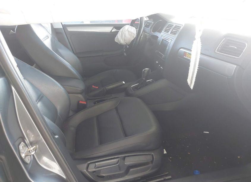 Photo 5 of 2017 Volkswagen Jetta 1.4T SE (VIN 3VWDB7AJ3HM216068)