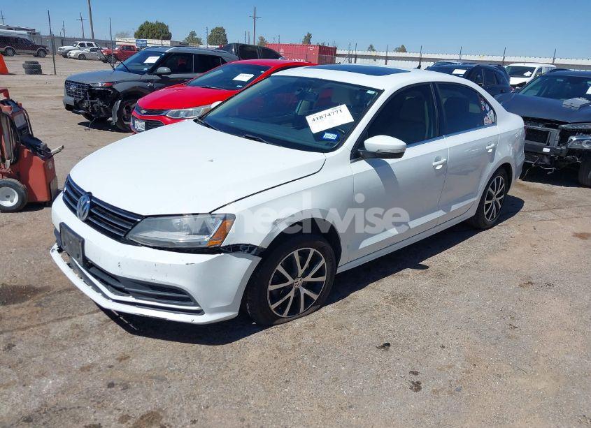 Photo 2 of 2017 Volkswagen Jetta 1.4T SE (VIN 3VWDB7AJ3HM226454)