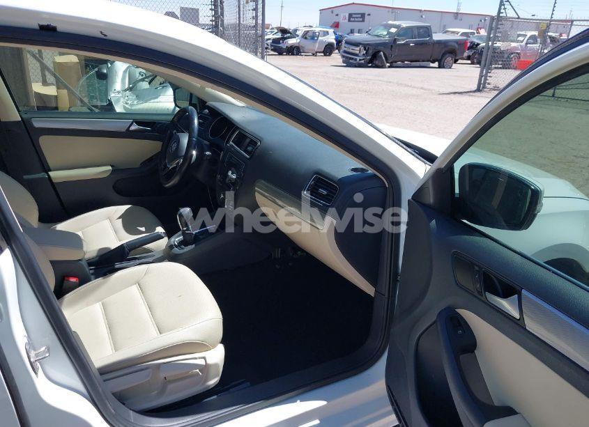 Photo 5 of 2017 Volkswagen Jetta 1.4T SE (VIN 3VWDB7AJ3HM226454)