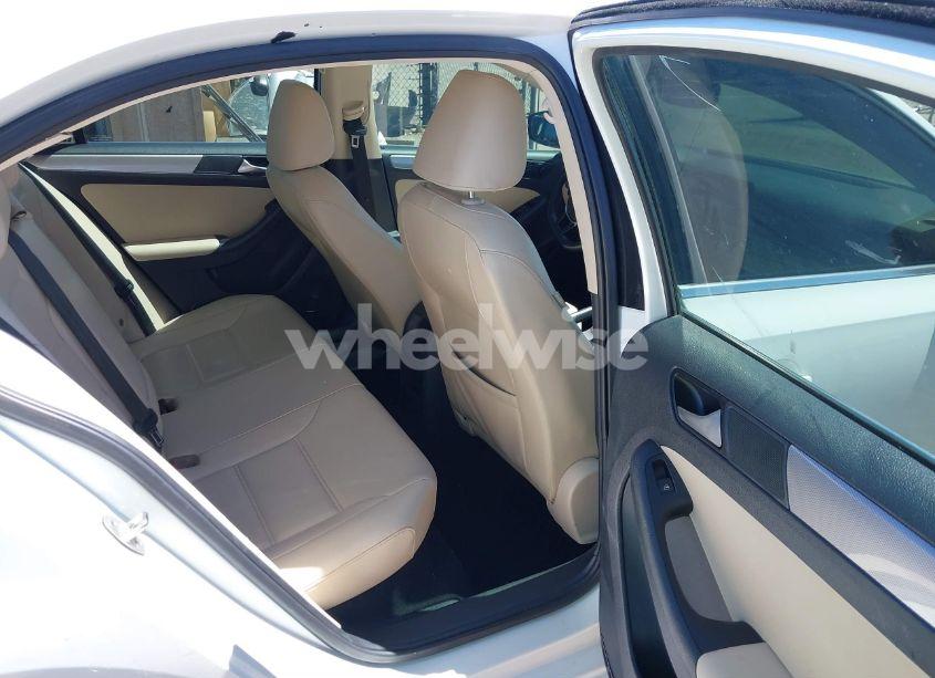 Photo 8 of 2017 Volkswagen Jetta 1.4T SE (VIN 3VWDB7AJ3HM226454)