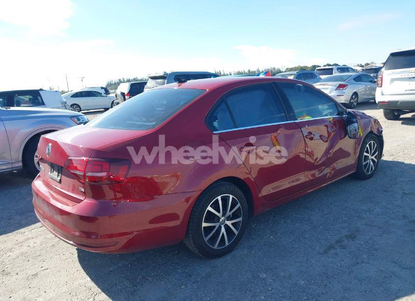 Photo 4 of 2017 Volkswagen Jetta 1.4T SE (VIN 3VWDB7AJ3HM292860)