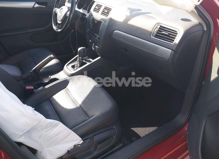 Photo 5 of 2017 Volkswagen Jetta 1.4T SE (VIN 3VWDB7AJ3HM292860)