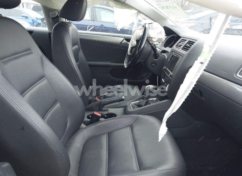 Photo 5 of 2017 Volkswagen Jetta 1.4T SE (VIN 3VWDB7AJ3HM340762)