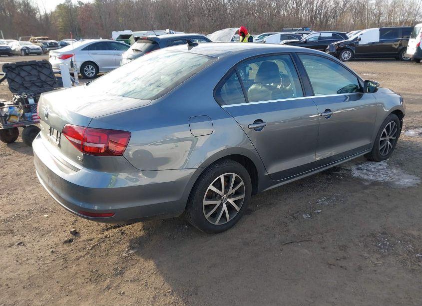 Photo 4 of 2017 Volkswagen Jetta 1.4T SE (VIN 3VWDB7AJ3HM358095)