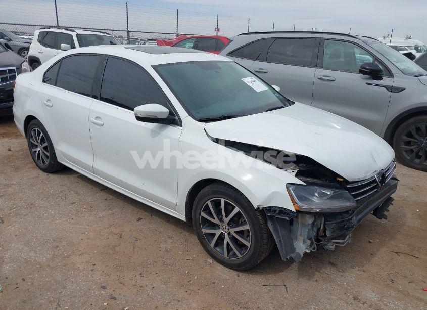 2017 Volkswagen Jetta 1.4T SE (VIN 3VWDB7AJ3HM386379) main photo