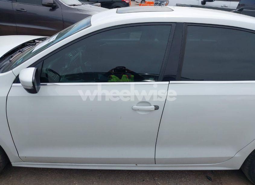 Photo 15 of 2017 Volkswagen Jetta 1.4T SE (VIN 3VWDB7AJ3HM386379)