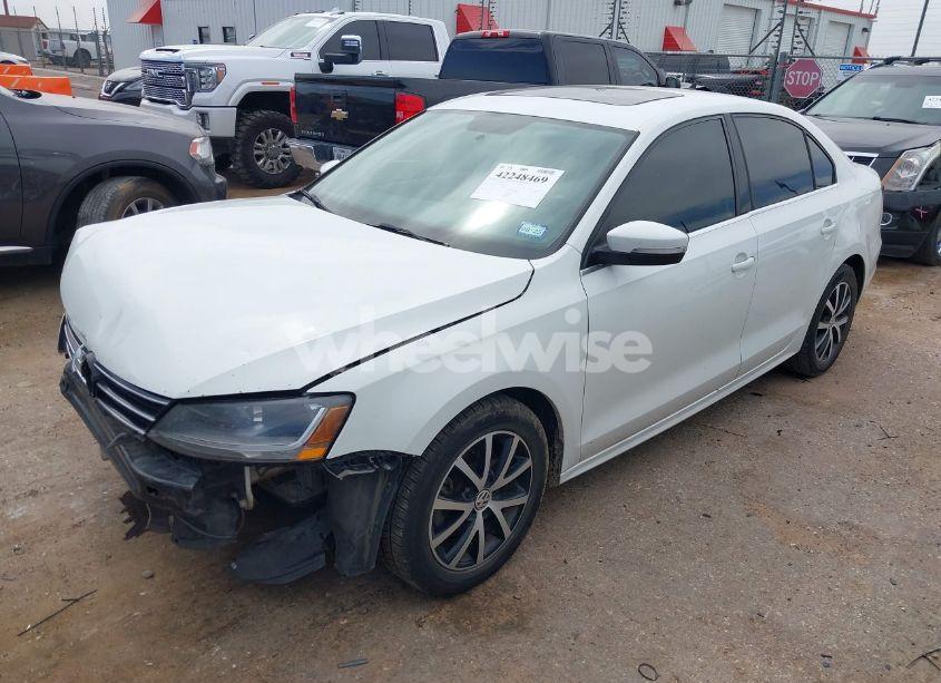 Photo 2 of 2017 Volkswagen Jetta 1.4T SE (VIN 3VWDB7AJ3HM386379)