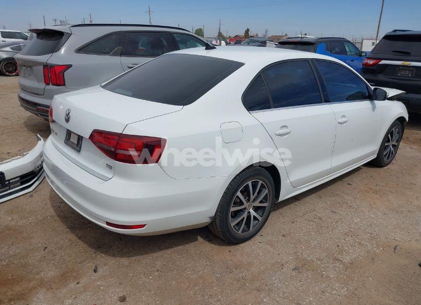 Photo 4 of 2017 Volkswagen Jetta 1.4T SE (VIN 3VWDB7AJ3HM386379)