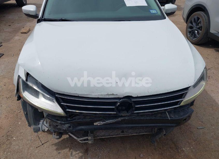 Photo 6 of 2017 Volkswagen Jetta 1.4T SE (VIN 3VWDB7AJ3HM386379)