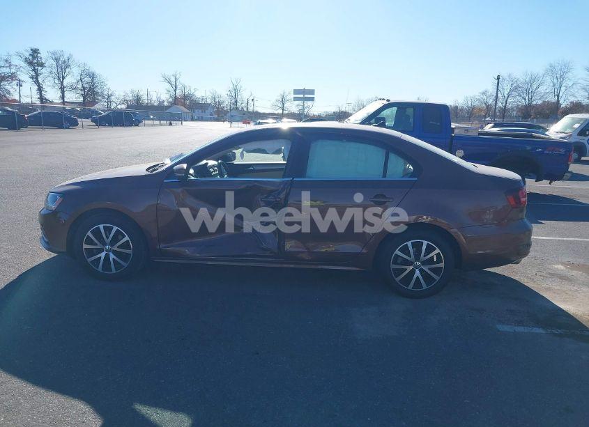 Photo 14 of 2017 Volkswagen Jetta 1.4T SE (VIN 3VWDB7AJ3HM390092)