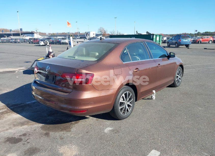 Photo 4 of 2017 Volkswagen Jetta 1.4T SE (VIN 3VWDB7AJ3HM390092)