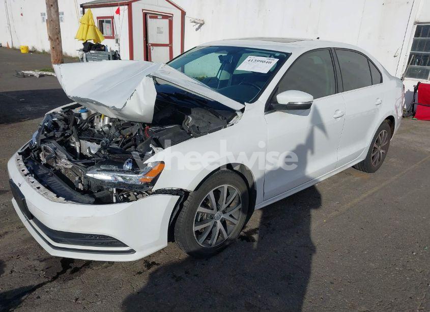 Photo 2 of 2018 Volkswagen Jetta 1.4T SE/1.4T WOLFSBURG EDITION (VIN 3VWDB7AJ3JM248587)