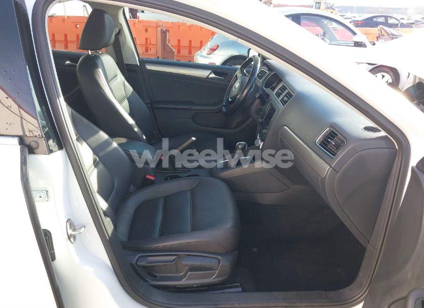 Photo 5 of 2018 Volkswagen Jetta 1.4T SE/1.4T WOLFSBURG EDITION (VIN 3VWDB7AJ3JM248587)