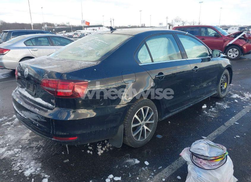 Photo 4 of 2017 Volkswagen Jetta 1.4T SE (VIN 3VWDB7AJ4HM201157)