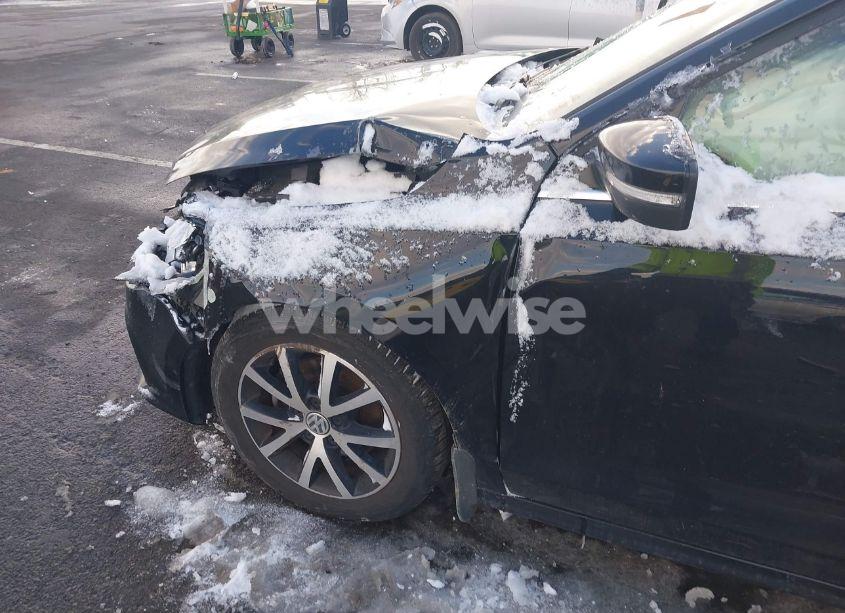 Photo 6 of 2017 Volkswagen Jetta 1.4T SE (VIN 3VWDB7AJ4HM201157)