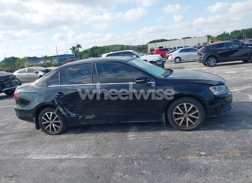 Photo 13 of 2017 Volkswagen Jetta 1.4T SE (VIN 3VWDB7AJ4HM207959)