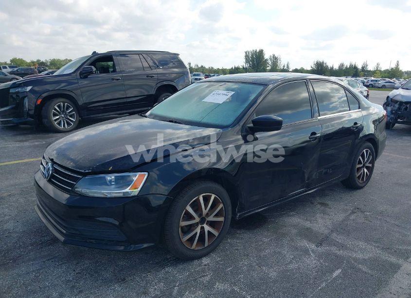 Photo 2 of 2017 Volkswagen Jetta 1.4T SE (VIN 3VWDB7AJ4HM207959)