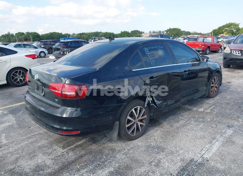 Photo 4 of 2017 Volkswagen Jetta 1.4T SE (VIN 3VWDB7AJ4HM207959)
