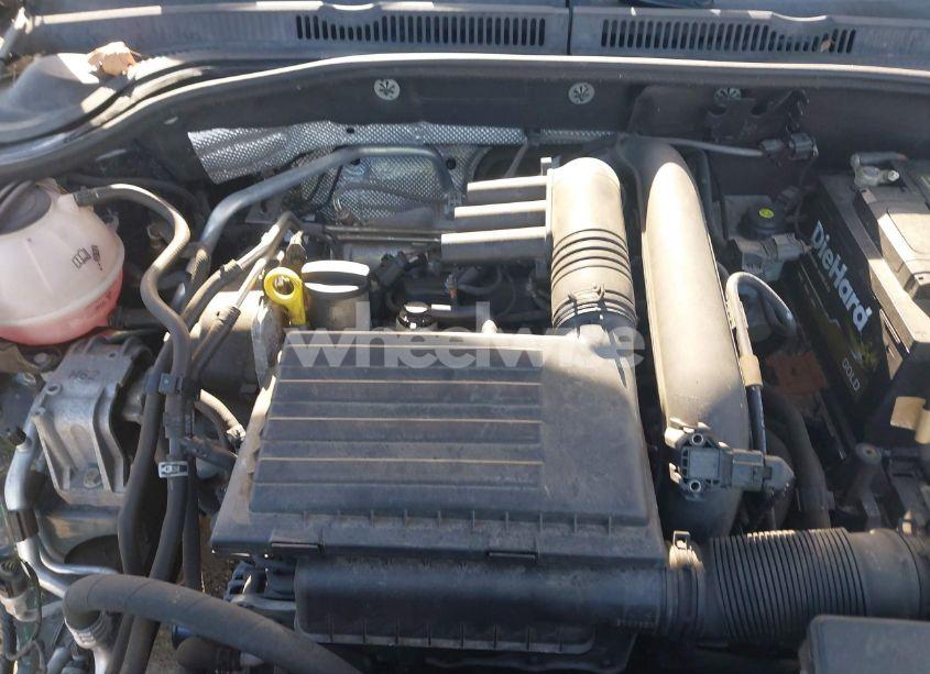 Photo 10 of 2017 Volkswagen Jetta 1.4T SE (VIN 3VWDB7AJ4HM220324)