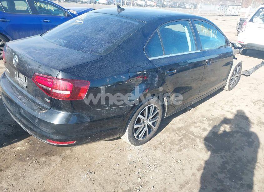 Photo 4 of 2017 Volkswagen Jetta 1.4T SE (VIN 3VWDB7AJ4HM220324)