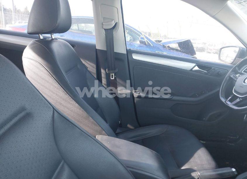 Photo 5 of 2017 Volkswagen Jetta 1.4T SE (VIN 3VWDB7AJ4HM220324)