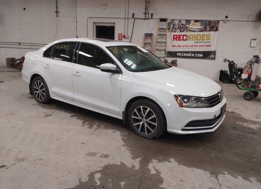 2017 Volkswagen Jetta 1.4T SE (VIN 3VWDB7AJ4HM226446) main photo