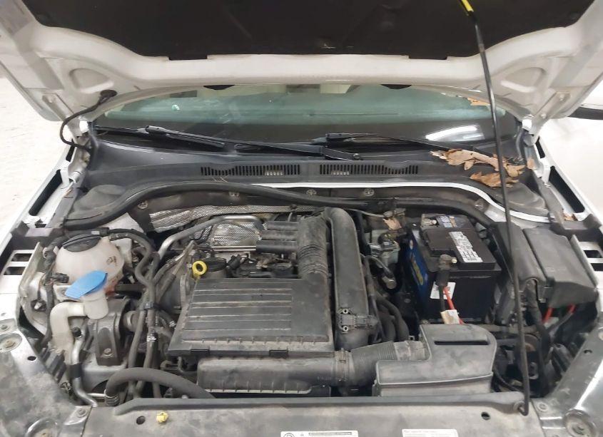 Photo 10 of 2017 Volkswagen Jetta 1.4T SE (VIN 3VWDB7AJ4HM226446)