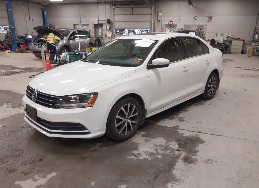 Photo 2 of 2017 Volkswagen Jetta 1.4T SE (VIN 3VWDB7AJ4HM226446)