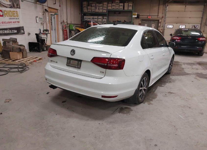 Photo 4 of 2017 Volkswagen Jetta 1.4T SE (VIN 3VWDB7AJ4HM226446)
